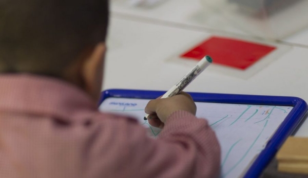 Por qué es importante que los niños escriban a mano en un mundo virtual